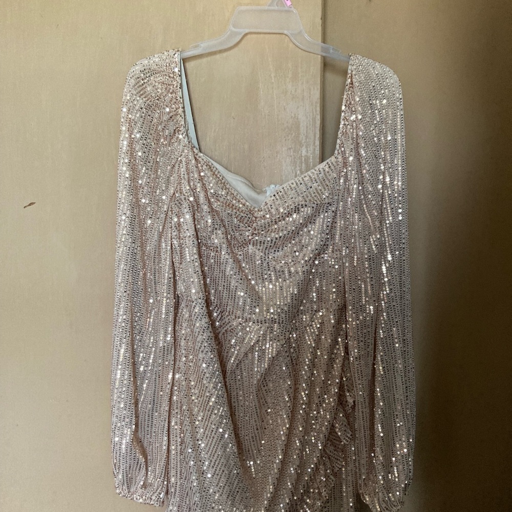 Gold in color!  Never worn and bought from Shein!